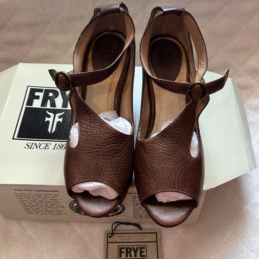 FRYE Coral Criss Cross Dark Brown  Size 8.5